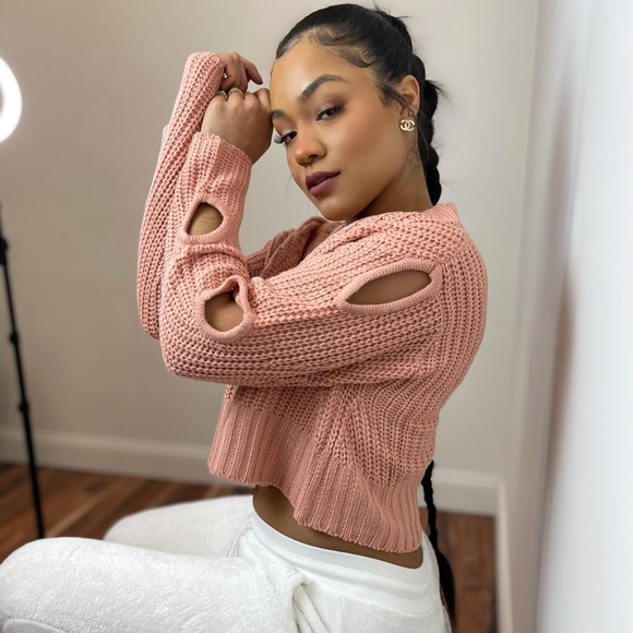 ‼️ Sweater Crop Top Side Arm Cut Out Detail - Picture 4 of 7